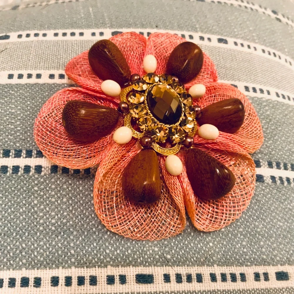 Cara New York Brooch VINTAGE JEWELED FLOWER STONE DESIGN NWT